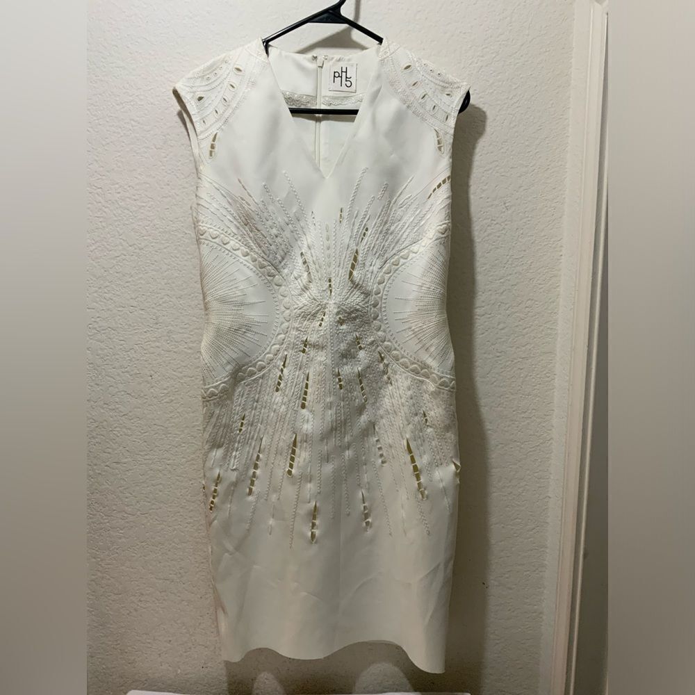 PH5 Sheath Dress Neutrals Embroidered & Cutout Accents Sleeveless V-Neck size 8